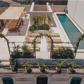 3 bedroom villa with heated pool in Noto, sleeps 6